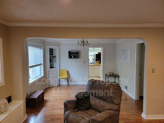 Building Photo - 943 NW 11th St