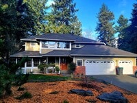 Building Photo - Stunning 4bd centrally located in desirable Ridgetop area