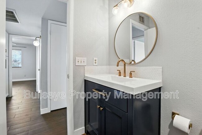 Building Photo - 433 S 113th Pl
