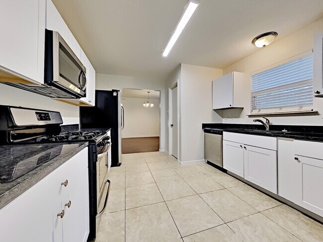 Building Photo - 2738 Springstone Dr
