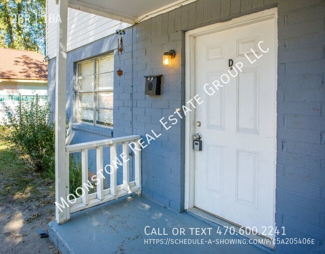 Building Photo - Spacious 2-story townhome apartment in Eas...