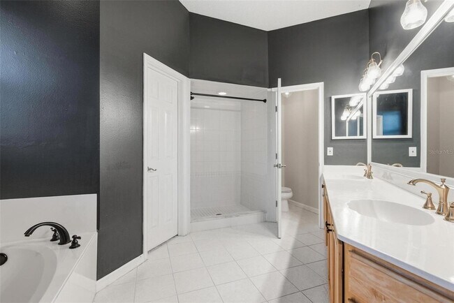 Building Photo - 7 Deerwood St