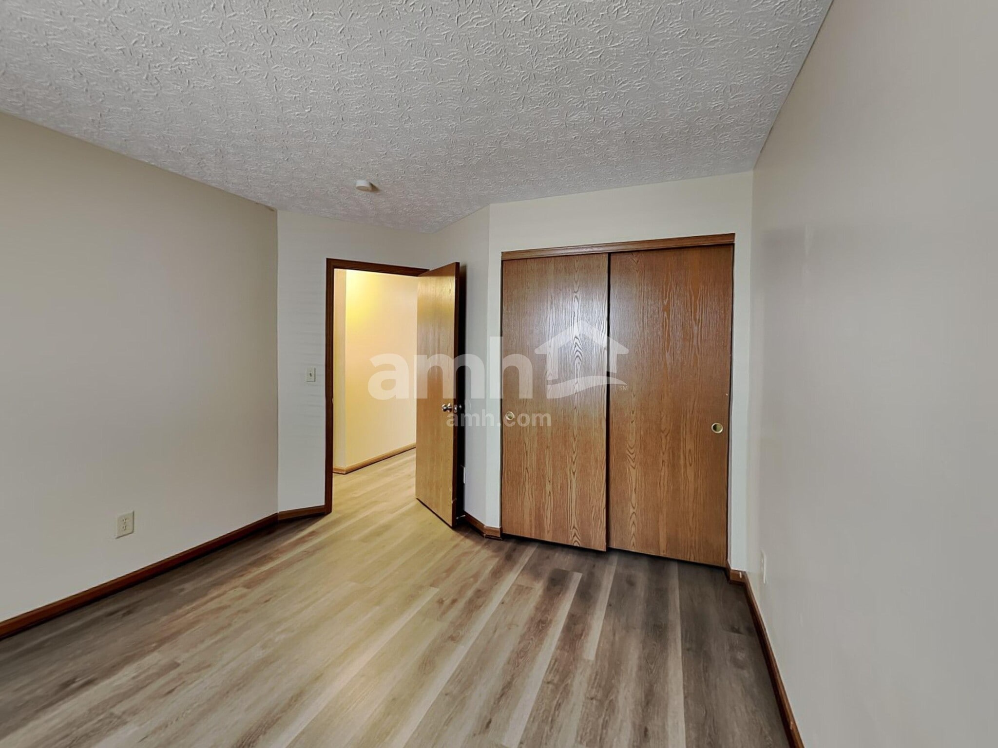 Building Photo - 4842 Ballentine Dr