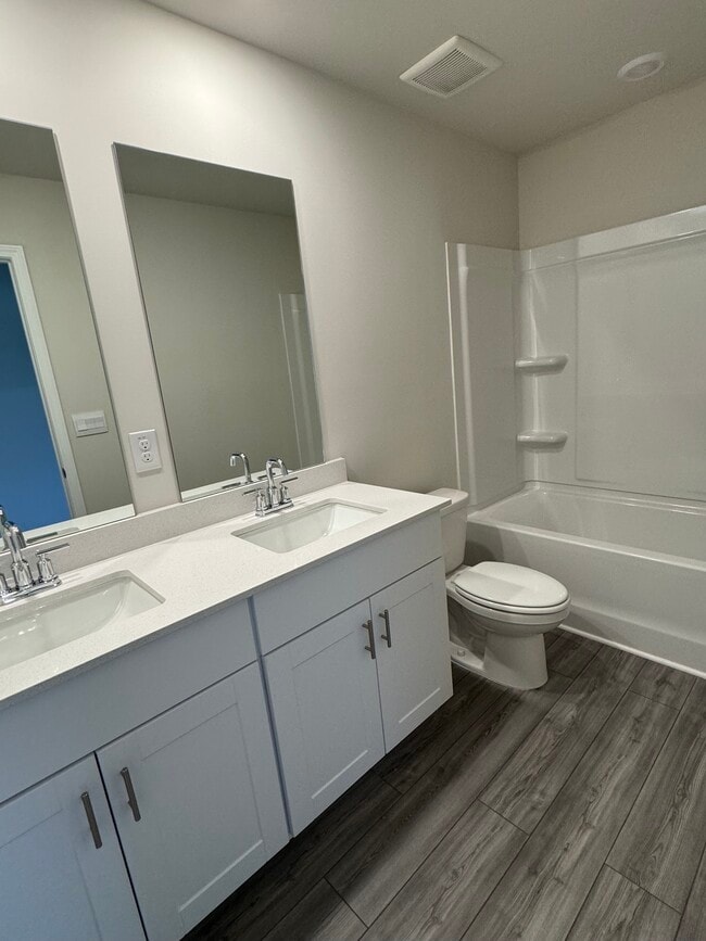 Building Photo - 15 Warwick Ct