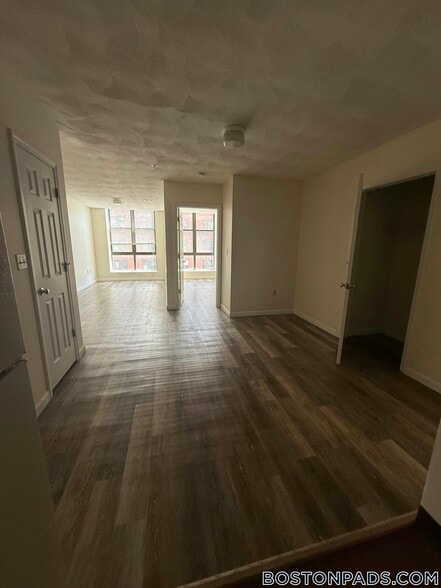 Building Photo - 81 Essex St