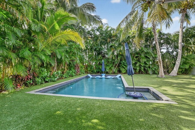 Building Photo - 200 NW 10th St