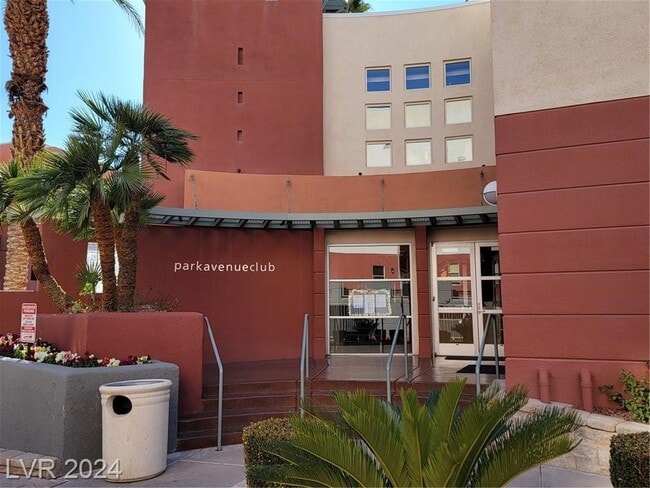 Building Photo - MIDRISE 2 BED, 2 BATH CONDO IN GUARD-GATED...