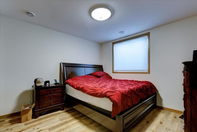 Building Photo - Single Family Home - 4+ Bedroom | 2 Bath