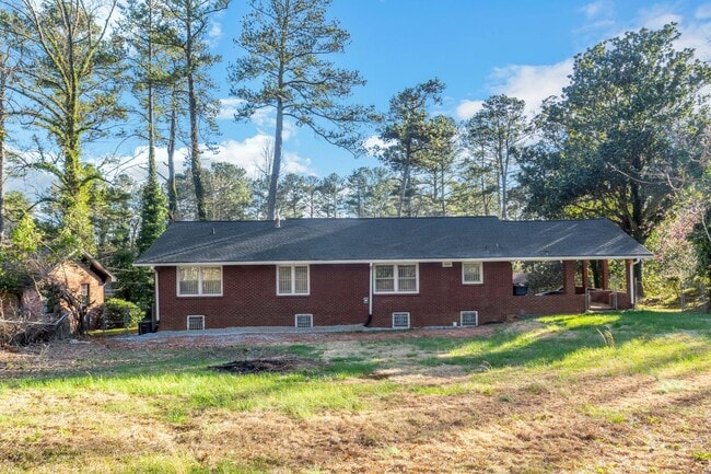 Building Photo - Spacious Family Home in 30311
