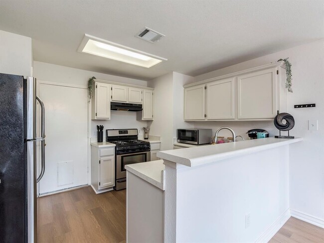 Building Photo - 1142 Kentra Dr