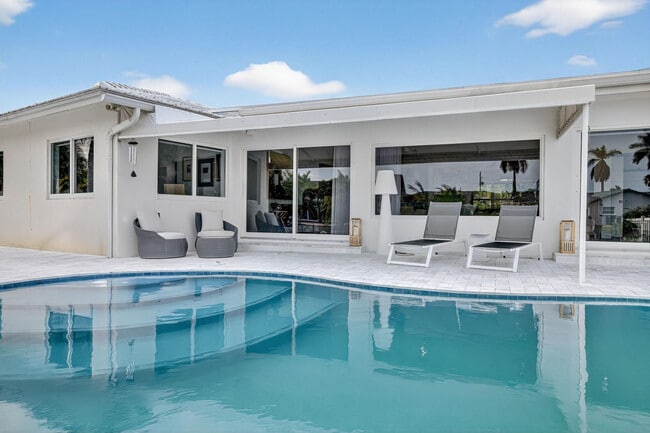 Building Photo - 2720 NE 59th St