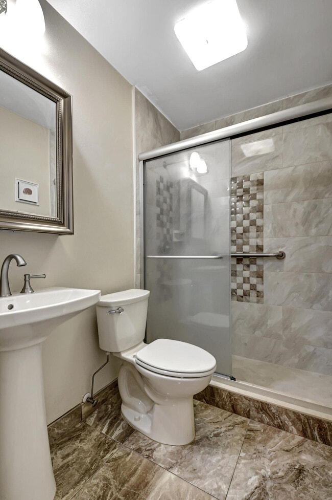 Building Photo - 15792 Philodendron Cir