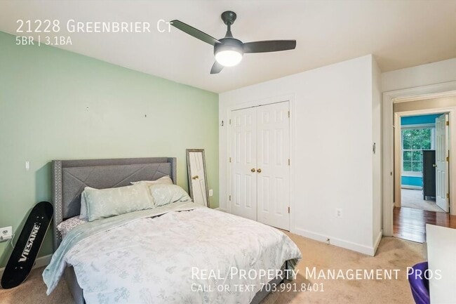 Building Photo - 21228 Greenbrier Ct