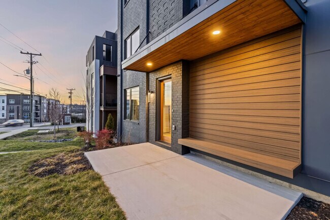 Building Photo - 554 Rosedale Ave