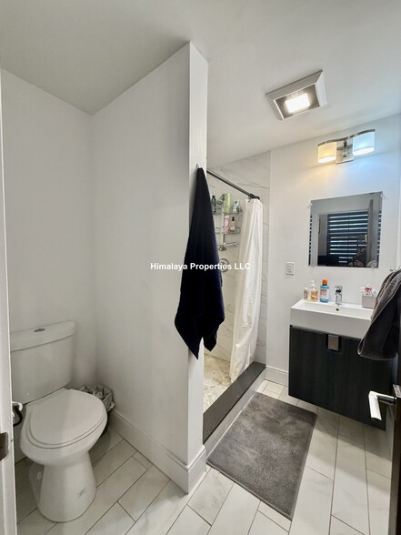 Primary Photo - 407 Dudley St
