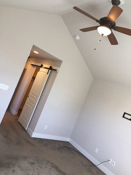 Building Photo - 5160 Yosemite Way