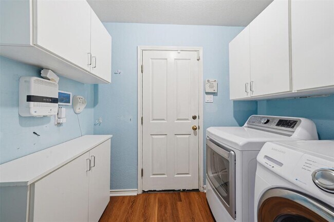 Building Photo - 2412 Cloud Peak Ln