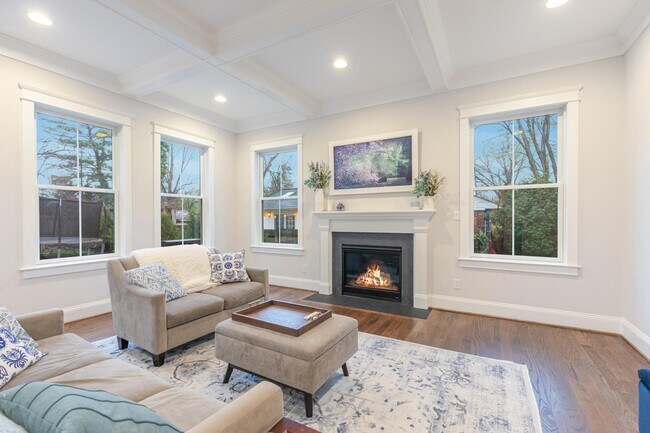 Building Photo - 7018 Statendam Ct