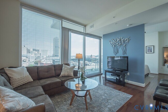 Building Photo - 301 Virginia St