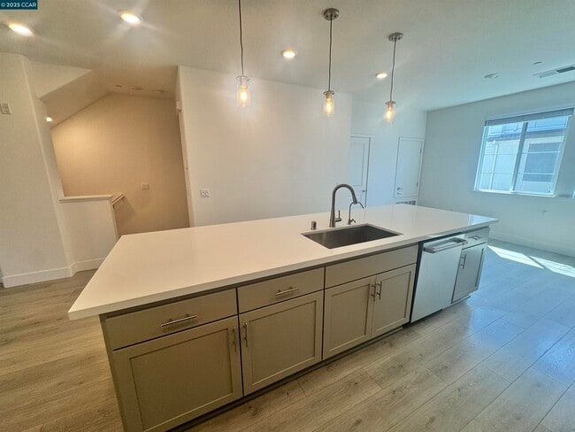 Building Photo - 725 Delve Ct