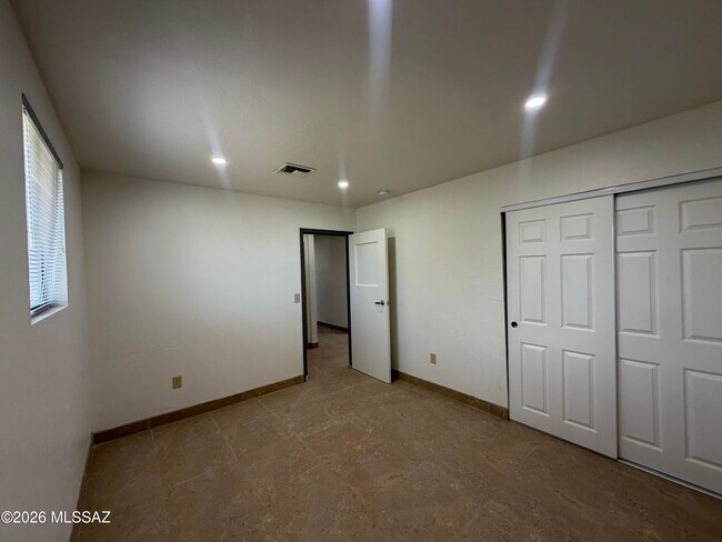 Building Photo - 1741 N 6th Ave
