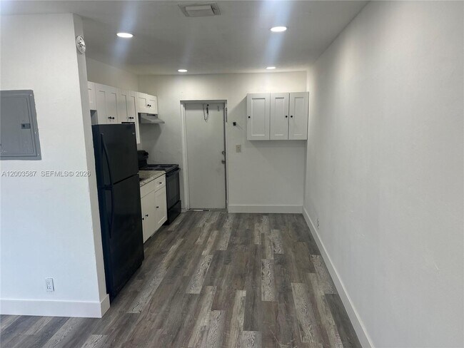 Building Photo - 631 NW 11th Ave