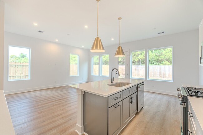 Building Photo - 7628 Inwood Hls Ln