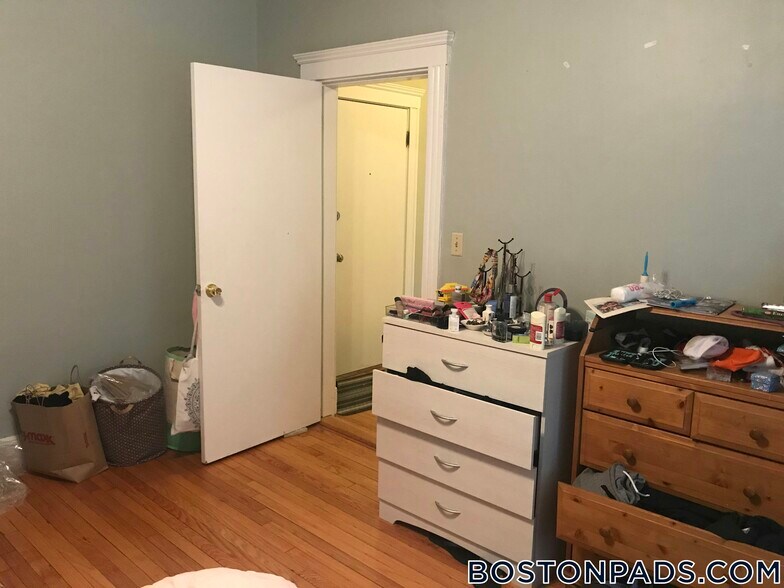 Building Photo - 370 Chestnut Hill Ave