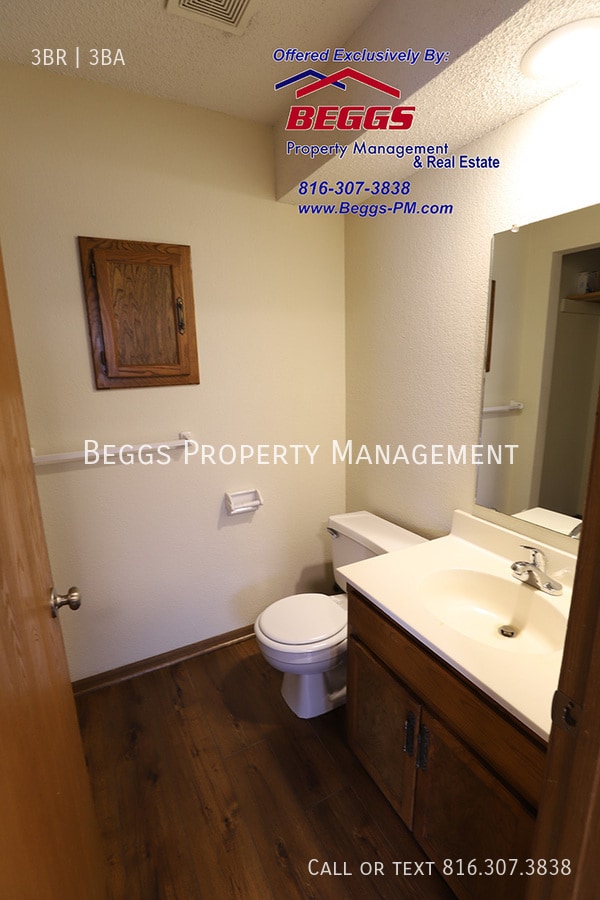 Building Photo - 213 Dains St