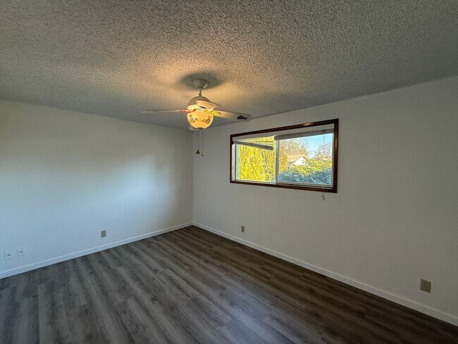 Building Photo - Santa Clara Gem