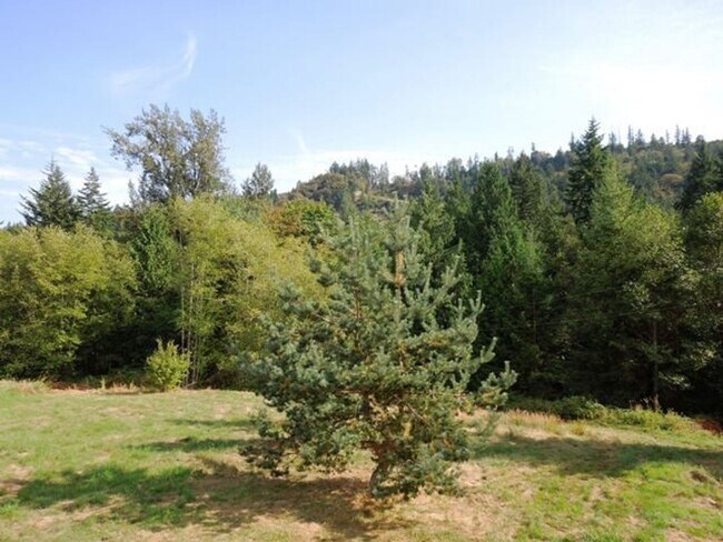 Building Photo - 1 Bedroom Apartment in the Country