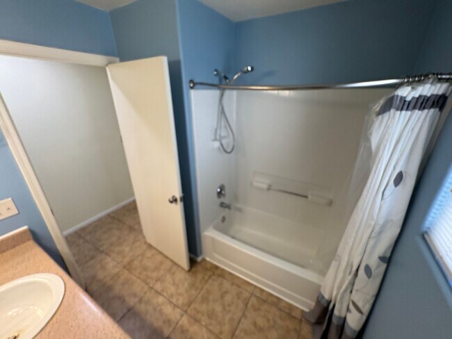 Building Photo - 4 bedroom two bath close to Cienega High S...