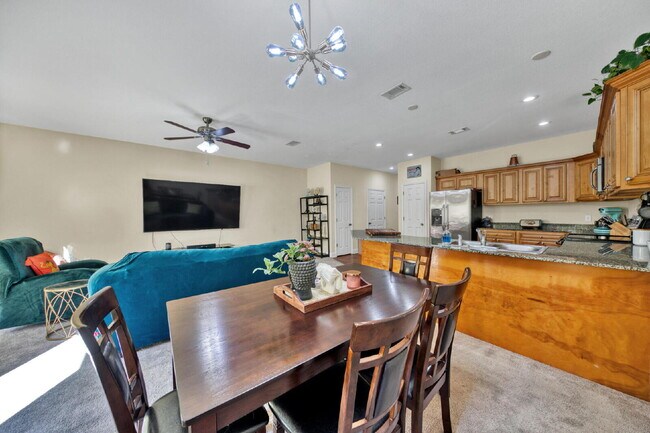 Building Photo - 511 Arbor Lake Dr