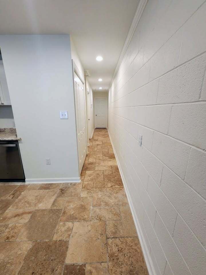 Building Photo - 1013 Rosedale Ave