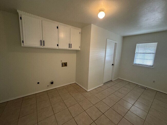 Building Photo - Be Wowed by all the brand-new features in ...