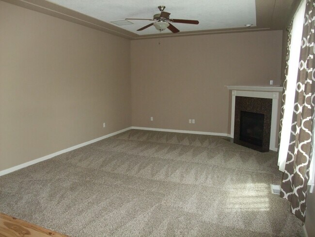 Building Photo - Spacious 5 bedroom 3 bath home near a park in SE Albany