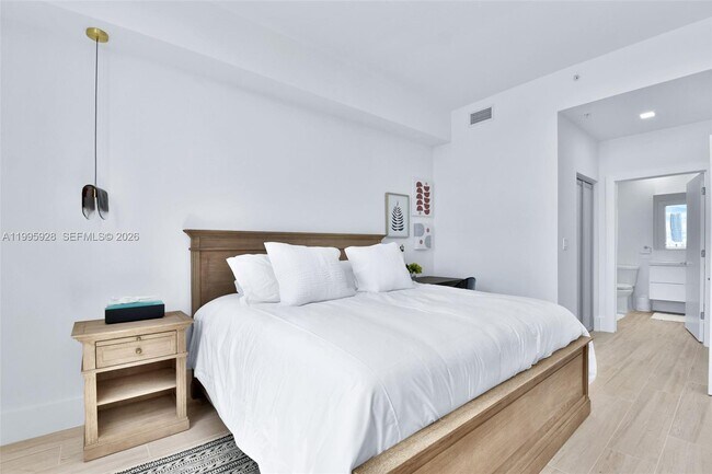 Building Photo - 18800 NE 29th Ave