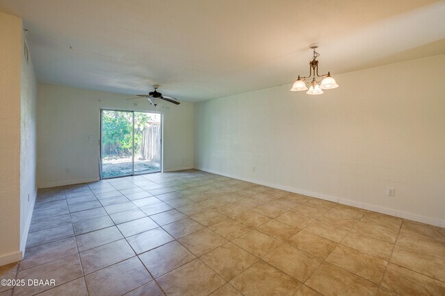 Building Photo - 906 Boulder Dr