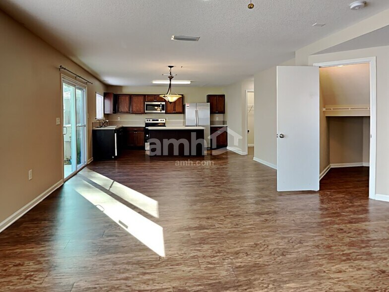Building Photo - 1955 Tomahawk Dr
