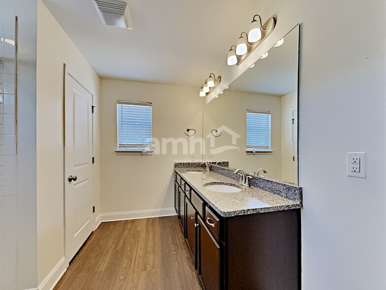 Building Photo - 144 Lindridge Dr