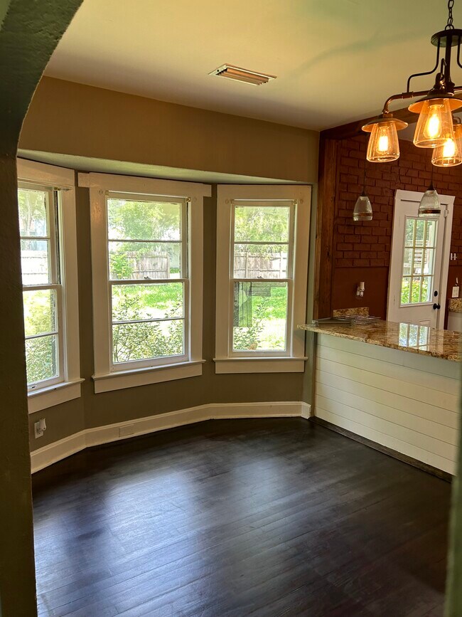 Building Photo - 115 E Lattin St