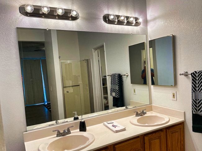 Building Photo - 43233 Sawgrass Ln