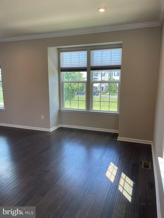 Building Photo - 331 S Parkway Dr