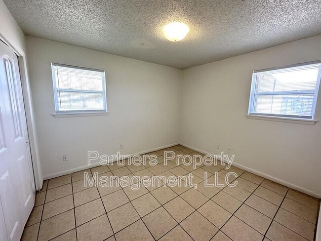 Building Photo - 101 Pine Ave