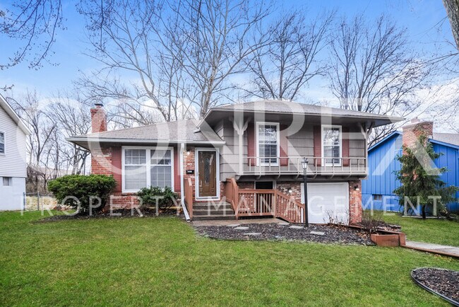 Primary Photo - 3 bdrm, 2.5 bath side to side split!