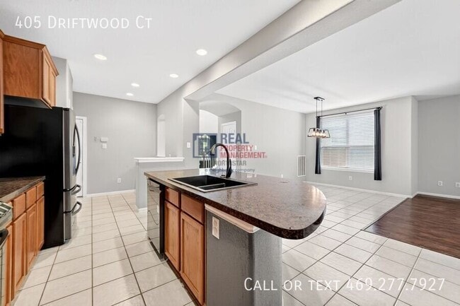 Building Photo - 405 Driftwood Ct