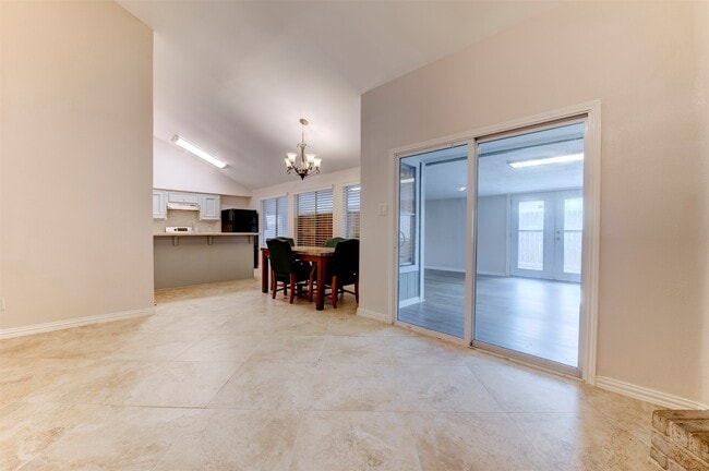 Building Photo - 10703 Highland Woods Dr