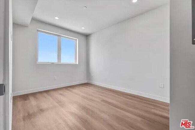 Building Photo - 8867 Alcott St