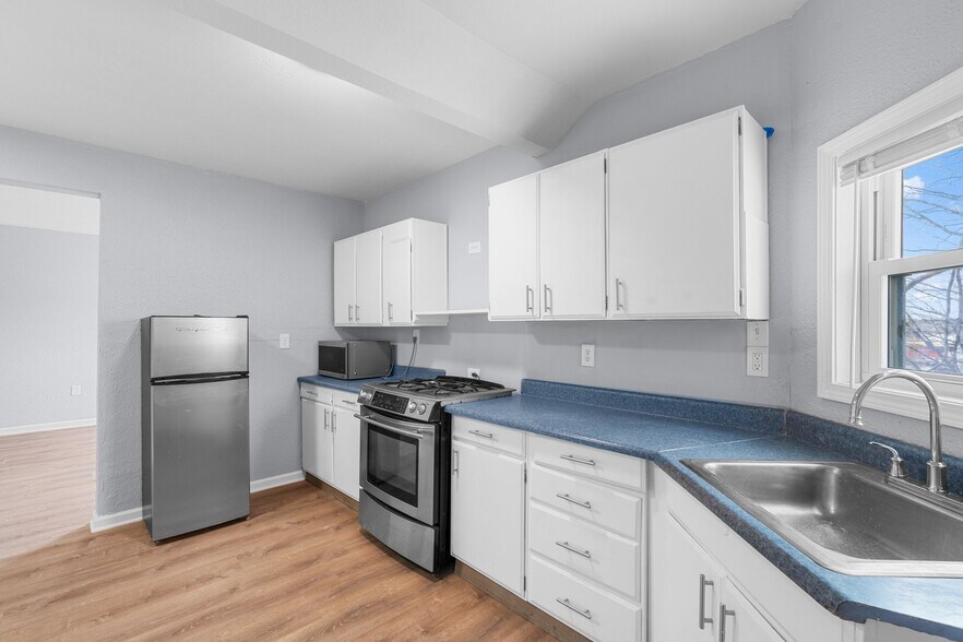 Building Photo - 404 N Superior St