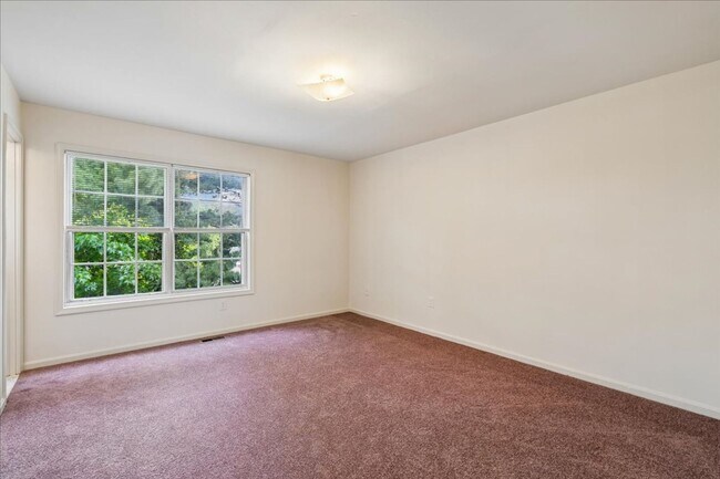 Building Photo - CONVENIENT LOCATION